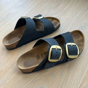 Big buckle Birkenstock Arizona sandal